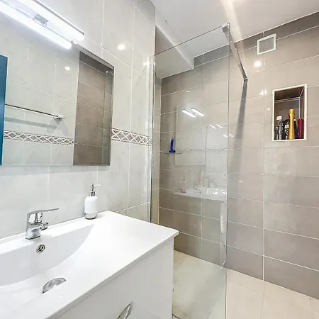 Apartment Gran Canal - Visto Al Mar, 50 M De La Roses